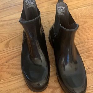 Women’s Size 9 Bogs Black waterproof slip on boot